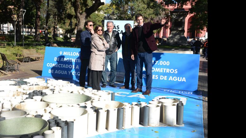 Lucía visitó la muestra de ENOHSA