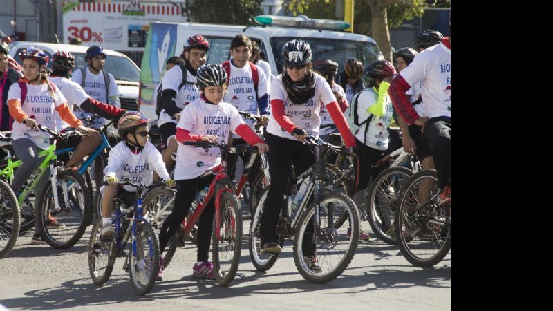 Gran participación en la 1° Bicicleteada Familiar por el aniversario de la Capital