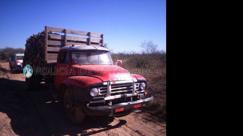 Aprehenden a tres jóvenes y secuestran dos camiones en La Paz