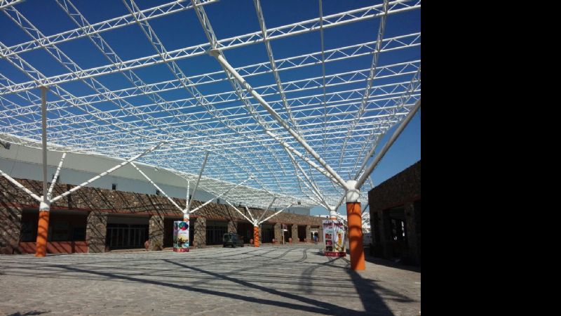 Intensas tareas en el Predio Ferial para recibir el Poncho 2015