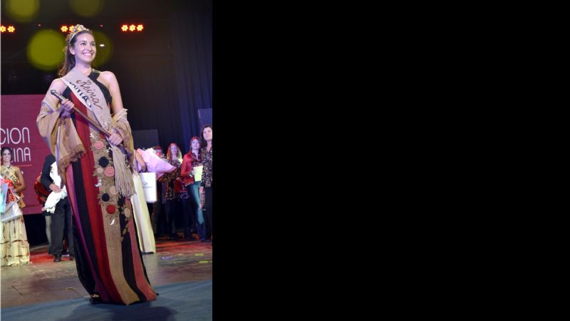 Agustina Barot, es la nueva reina del Poncho 2015