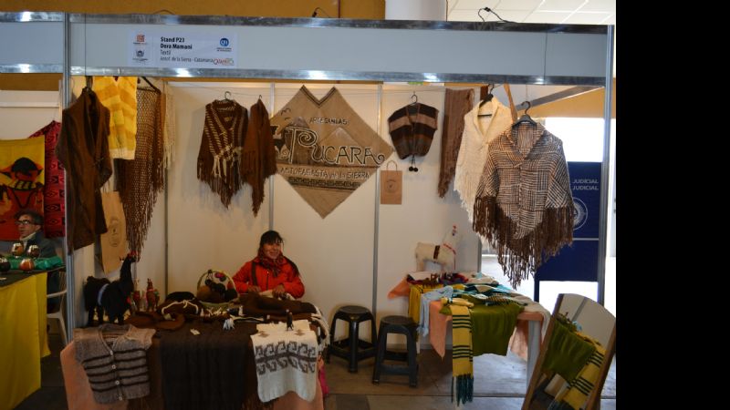 La Feria Artesanal del Poncho con mucho para ver y comprar