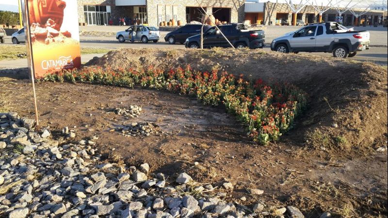 Argentina Trabaja construye jardín urbano en el Predio Ferial