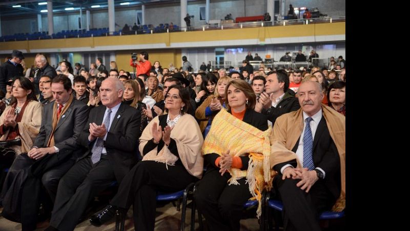 Con un marco imponente de público, la Gobernadora inauguró la Fiesta del Poncho