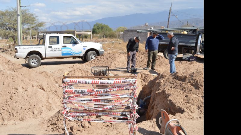 Mejoran los servicios de agua potable y cloacas en el norte de la Capital