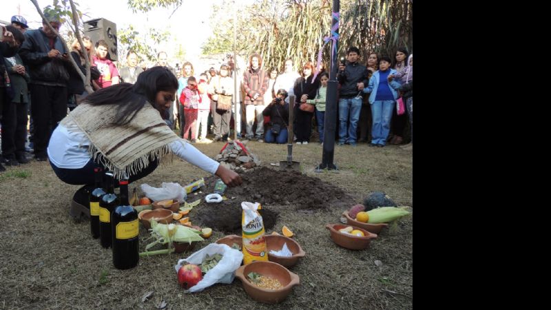 Sentido homenaje a la Pachamama en la Casa de la Cultura