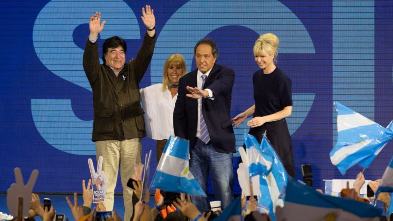 Scioli celebró su triunfo y se lo dedicó a Néstor y a Cristina