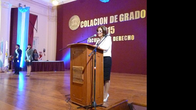 Emotivo acto de Colación de Grado en Derecho