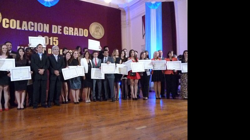 Emotivo acto de Colación de Grado en Derecho