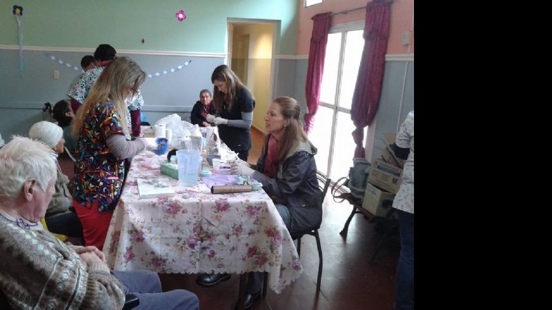 Abuelos del Hogar de Ancianos recibieron atención odontológica