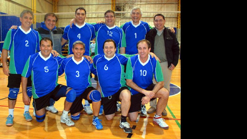 Triunfos de Los Inoxidables y RT Inversiones en Veteranos del Vóley