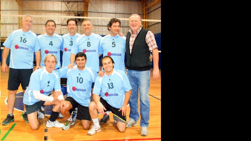 Triunfos de Los Inoxidables y RT Inversiones en Veteranos del Vóley