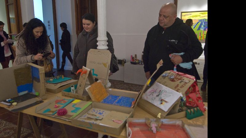 Chicos crearon obras de arte a partir de materiales de descarte