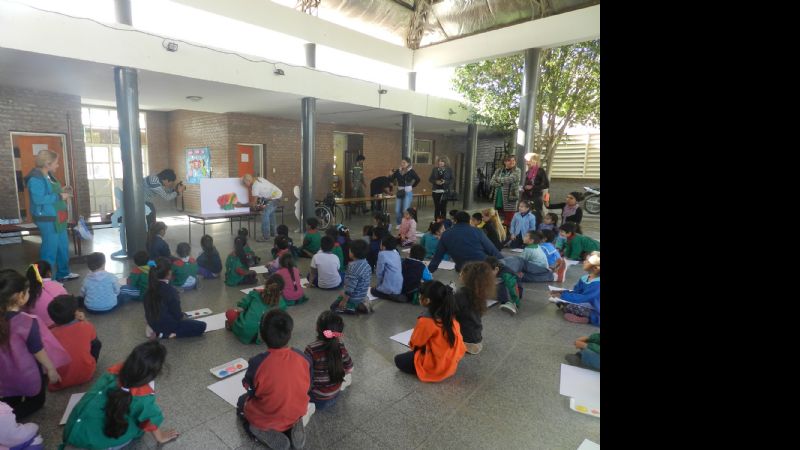Arte potencial para niños en la escuela municipal N° 3 del B° Eva Perón