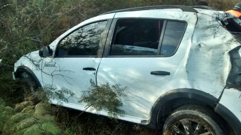 Volcó y salió ileso