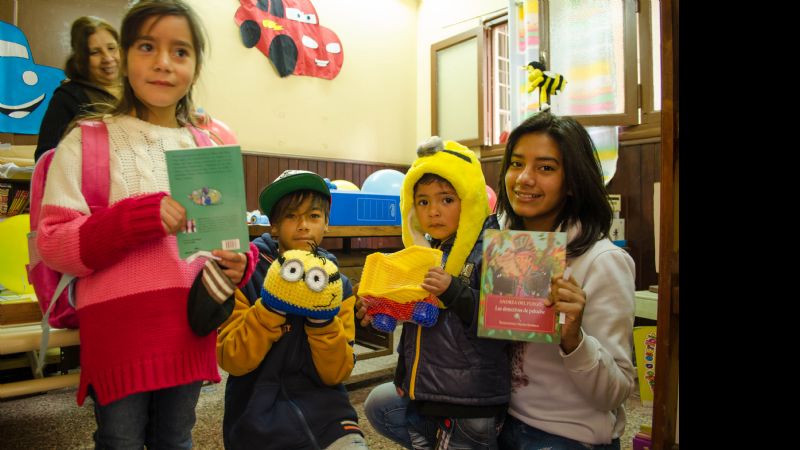 Los niños disfrutaron su día en la sala Infanto Juvenil con muchos regalos