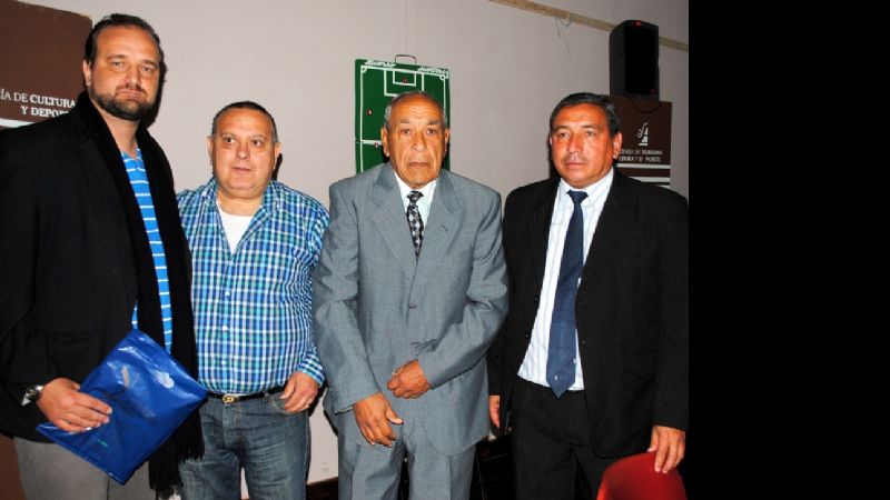 La “Guía del Entrenador de Fútbol” irá a todos los clubes de Catamarca