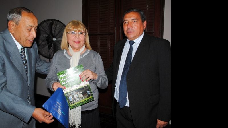 La “Guía del Entrenador de Fútbol” irá a todos los clubes de Catamarca