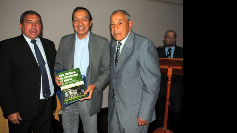 La “Guía del Entrenador de Fútbol” irá a todos los clubes de Catamarca