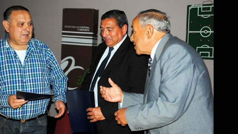 La “Guía del Entrenador de Fútbol” irá a todos los clubes de Catamarca