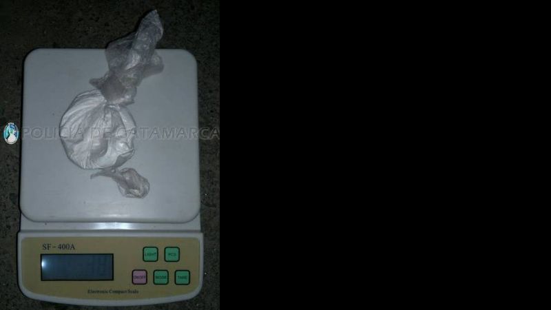 Atrapan a un joven con varios elementos y droga en Valle Viejo