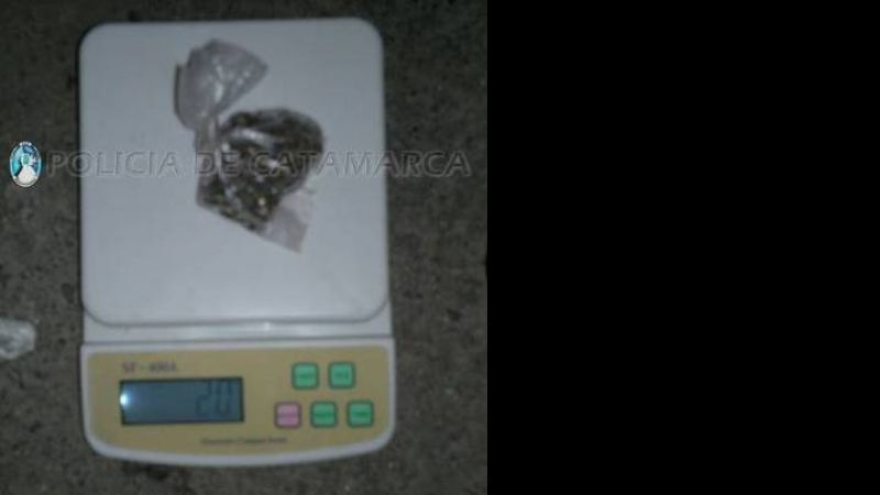 Atrapan a un joven con varios elementos y droga en Valle Viejo