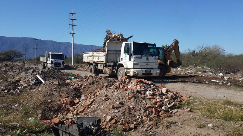 Operativo limpieza en micro basurales de Valle Viejo