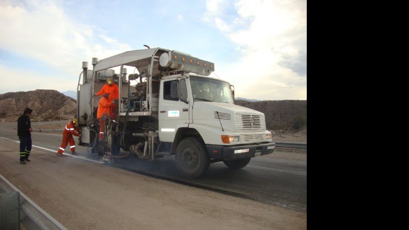 Transitar con precaución en ruta 40 por trabajos de demarcación de calzada