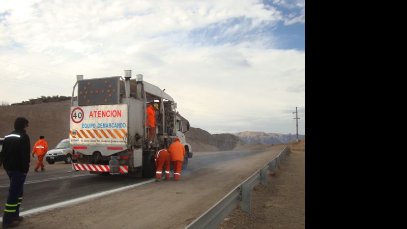 Transitar con precaución en ruta 40 por trabajos de demarcación de calzada