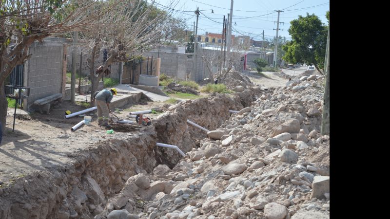 Obras de red de agua y cloacas en el barrio Achachay