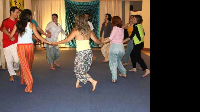 Clase de biodanza en la Casa de la Cultura