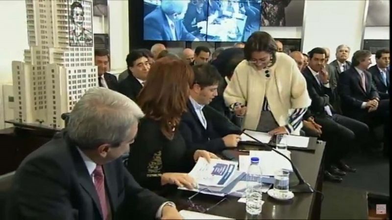 La Gobernadora firmó una nueva prórroga del desendeudamiento