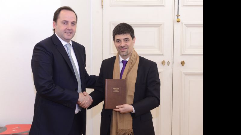 Mera se reunió con el jefe de Gabinete de Bachelet