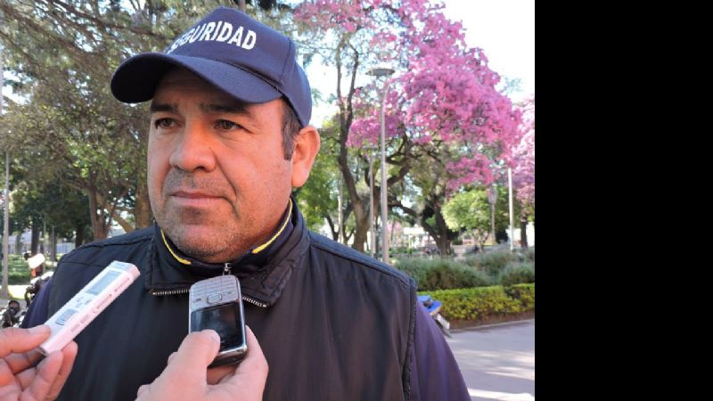 Vigiladores con medidas de fuerza