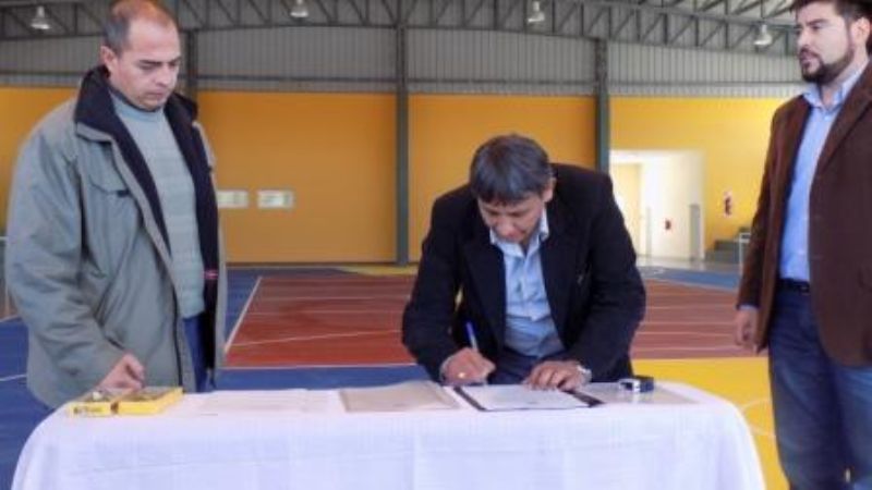 Se formalizó entrega de Polideportivo