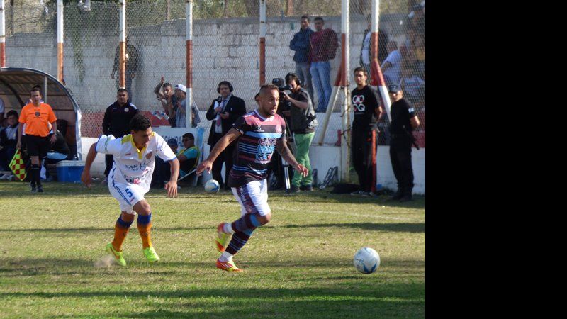 Aconquija empató ante el puntero