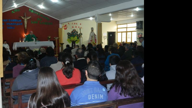 El Obispo culminó su visita pastoral con la misa y procesión de San Pío X