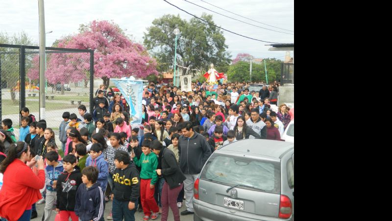 El Obispo culminó su visita pastoral con la misa y procesión de San Pío X