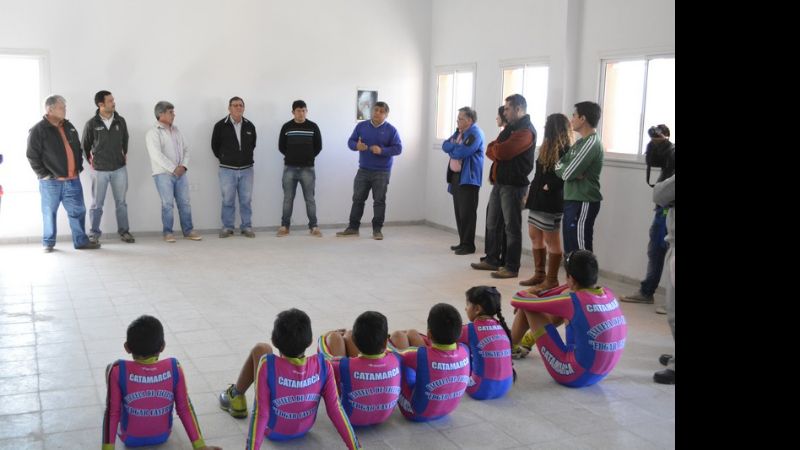 Entrega simbólica de la Pista de Ciclismo a organizaciones deportivas