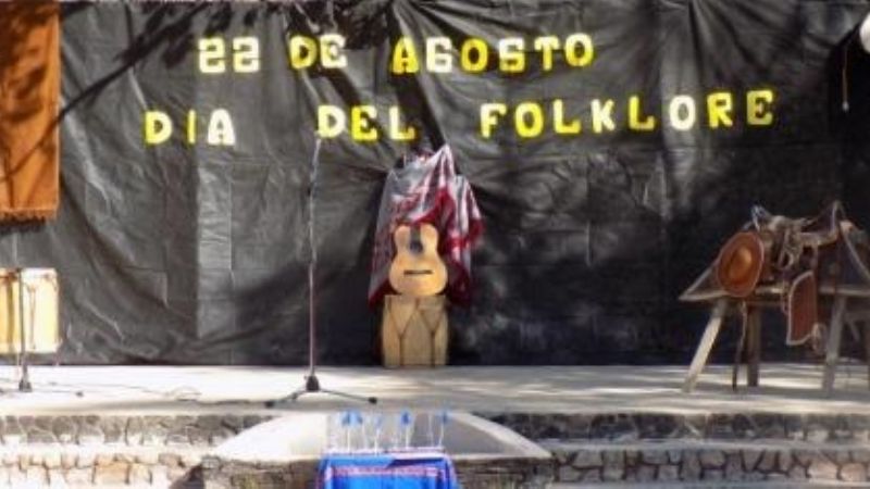 Celebración especial por el Día del Folclore