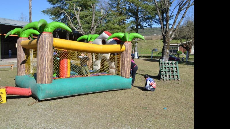 Niños de La Higuera festejaron su día junto al pueblo "Pirata"
