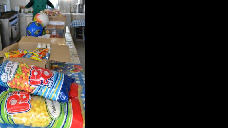 Niños de La Higuera festejaron su día junto al pueblo "Pirata"