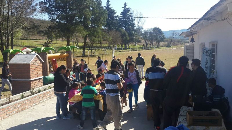Niños de La Higuera festejaron su día junto al pueblo "Pirata"