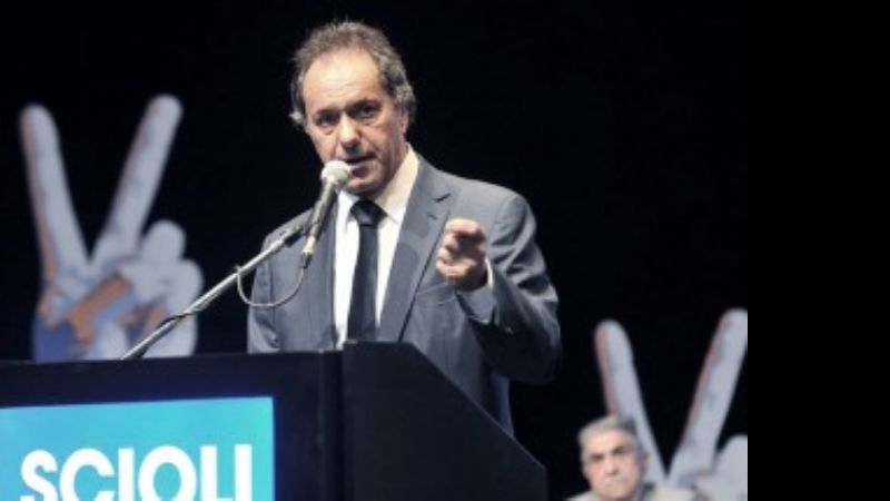 Scioli repudió la "brutal represión" y recomendó a Macri no "arengar"