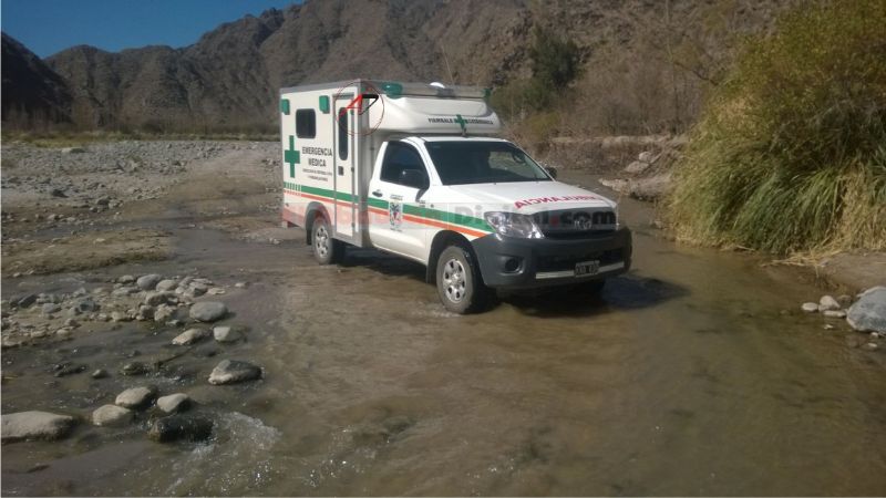 Ambulancia de Defensa Civil auxilió a una anciana en grave estado en Tatón