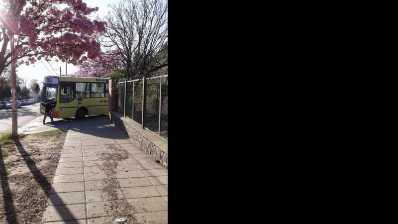 Dejó el colectivo sin frenos y se estrelló contra Hospital