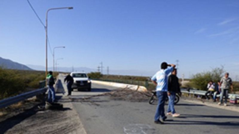 Piquete en la ruta 46 por despidos