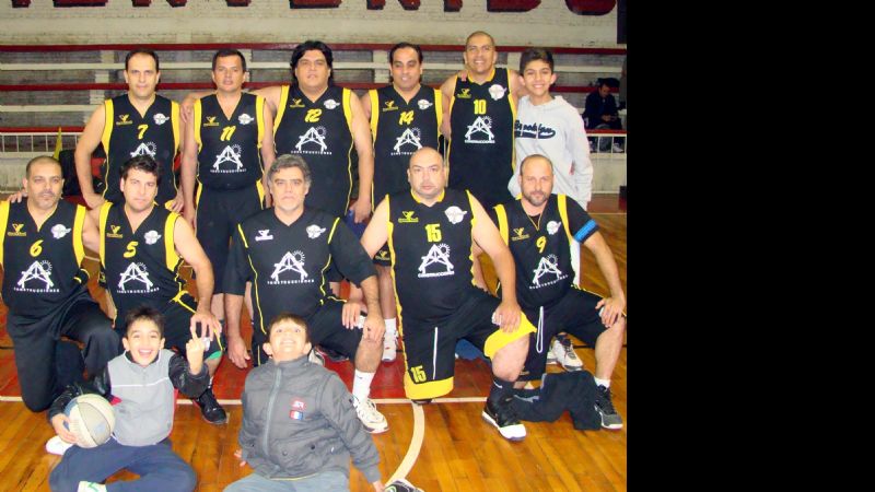 El Maxibásquetbol en tiempo de semifinales por el Anual 2015
