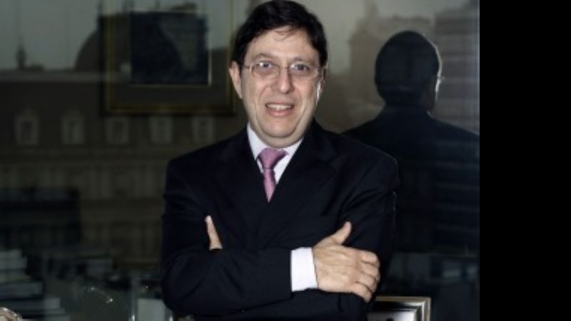 Asesor económico de Macri dice que "se bajan salarios o se devalúa"