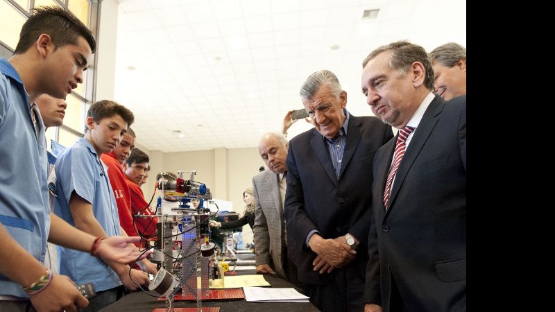 Las escuelas, usinas de la ciencia y la tecnología